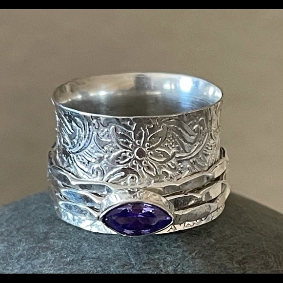 🌟 Amethyst Sterling Silver Spinner Ring - Picture 9 of 10